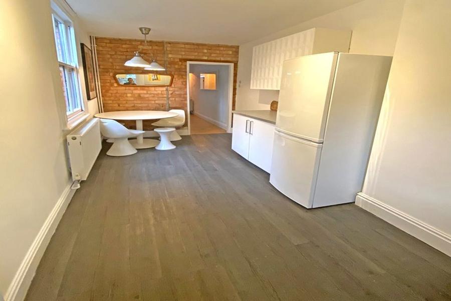 Room Adderley Road in Leicester