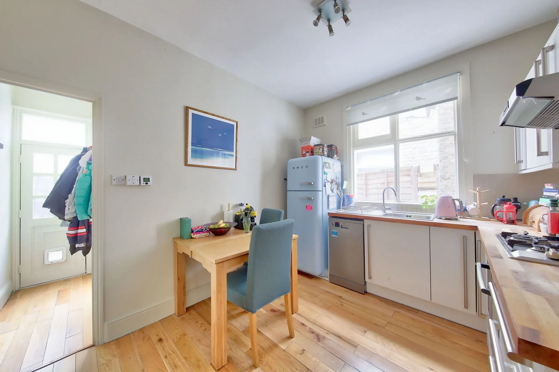 Flat Treport Street in Greater London