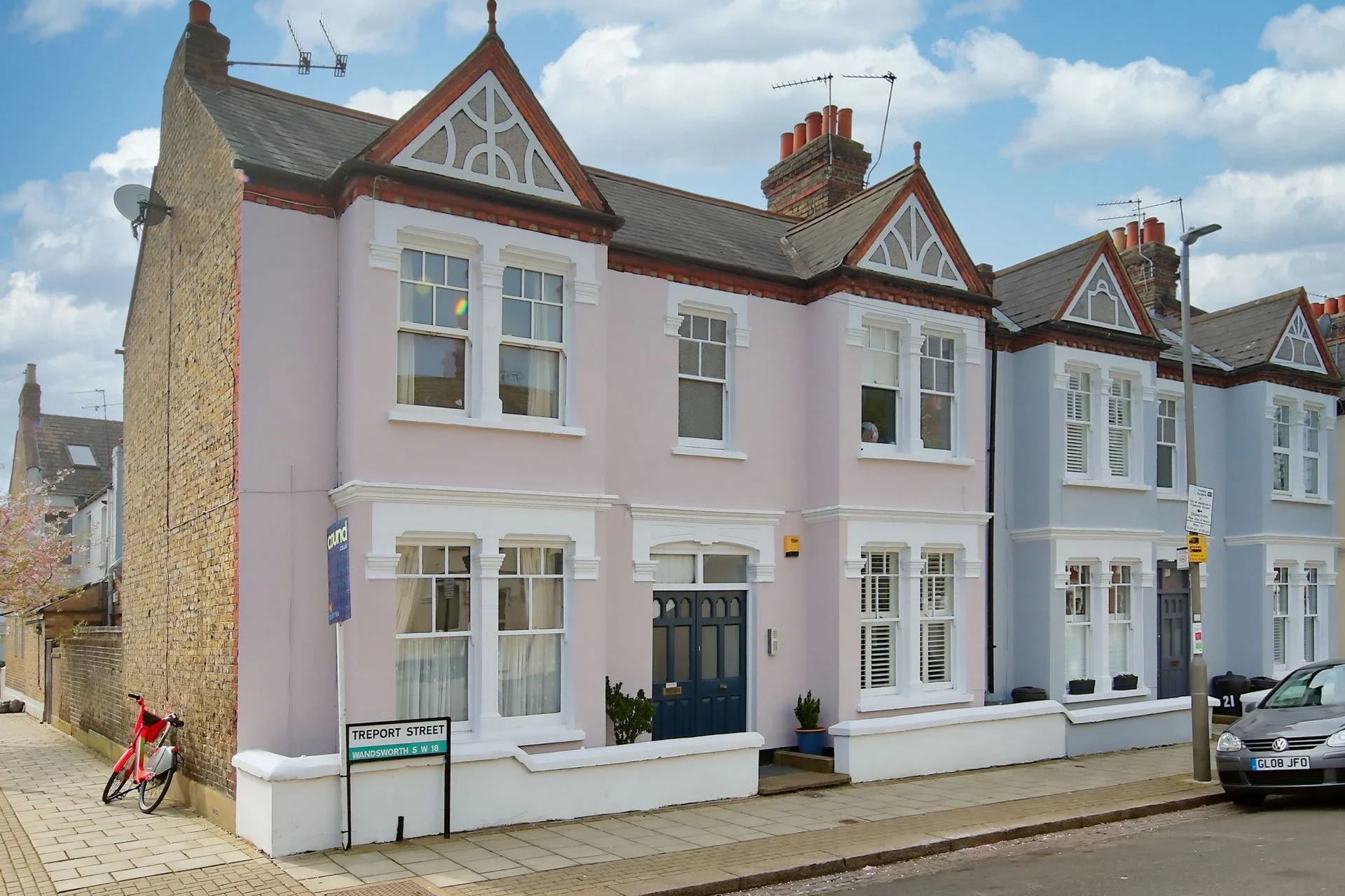 Flat Treport Street in Greater London