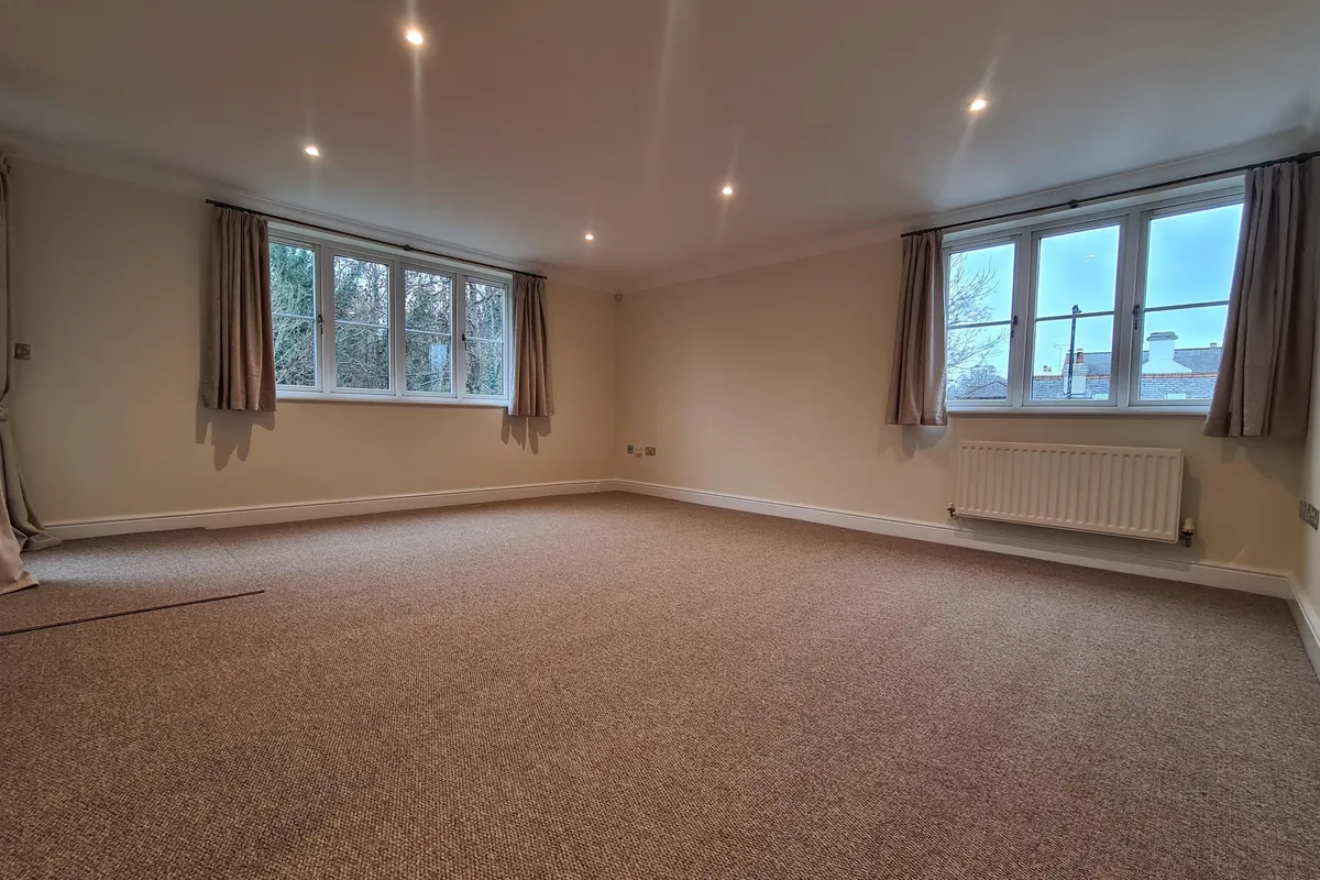 Flat Lower Cookham Road in Maidenhead