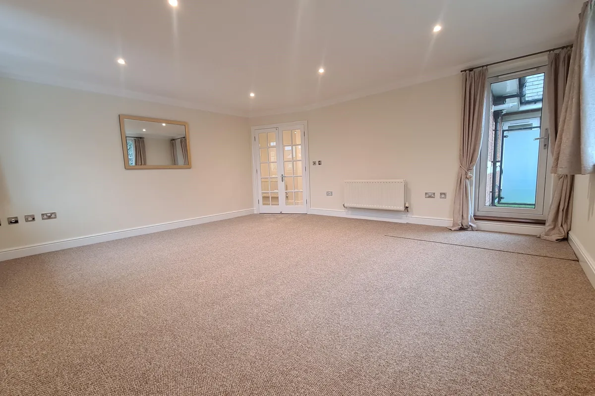 Flat Lower Cookham Road in Maidenhead