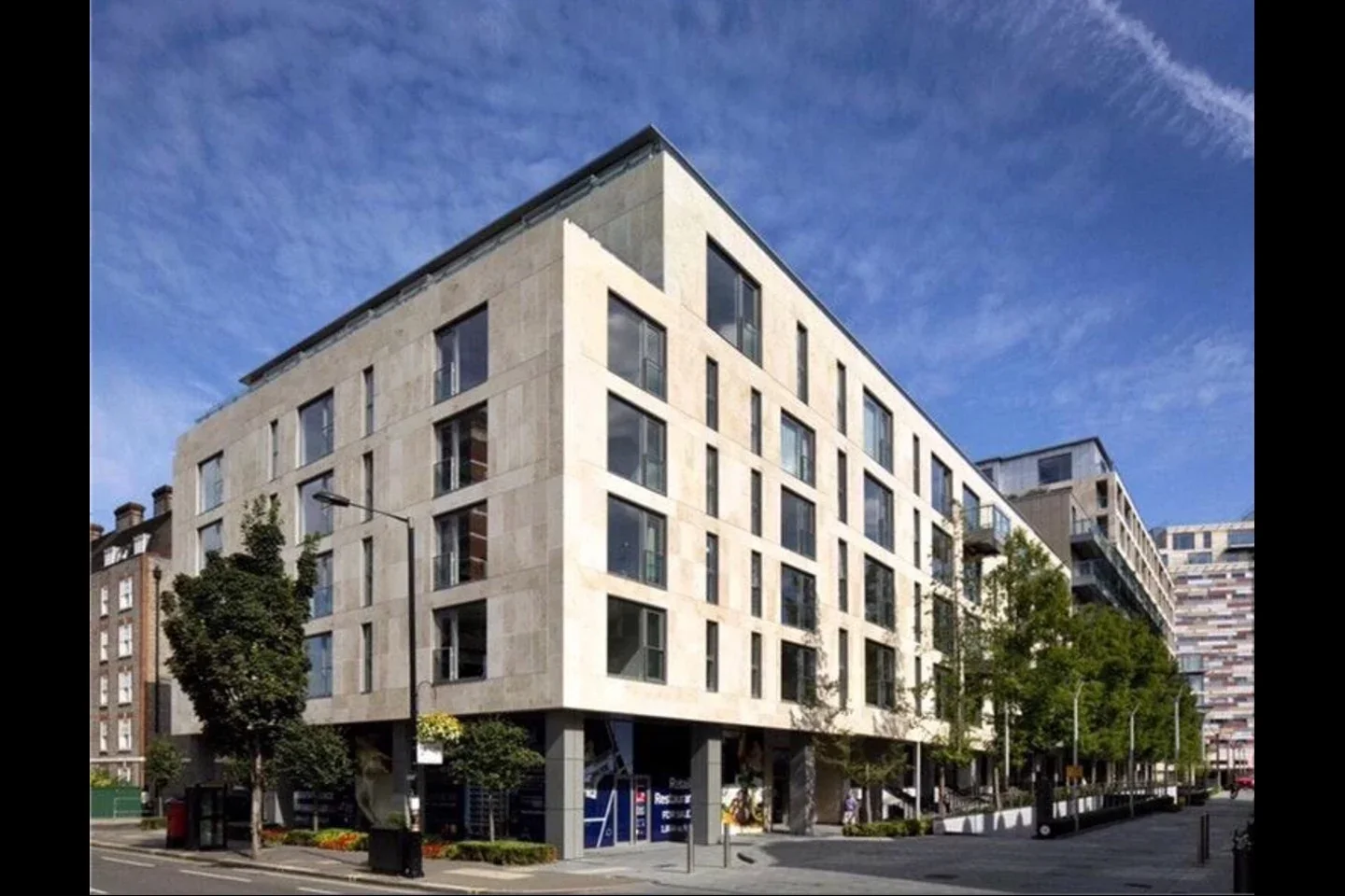 Flat Gatliff Road in City of Westminster