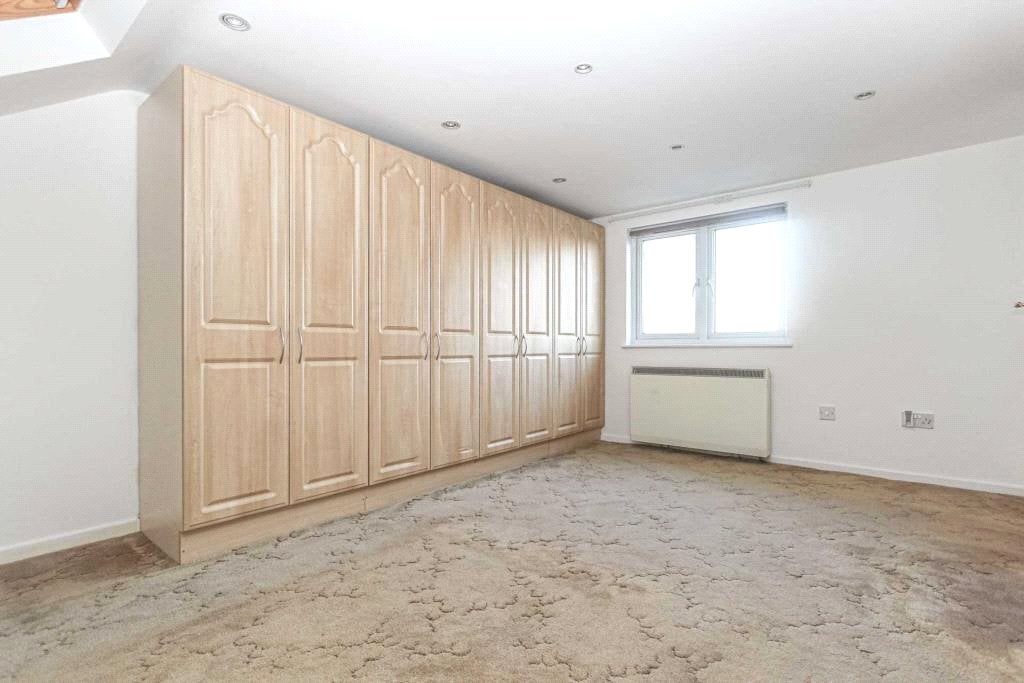 House Henley Deane in Gravesend