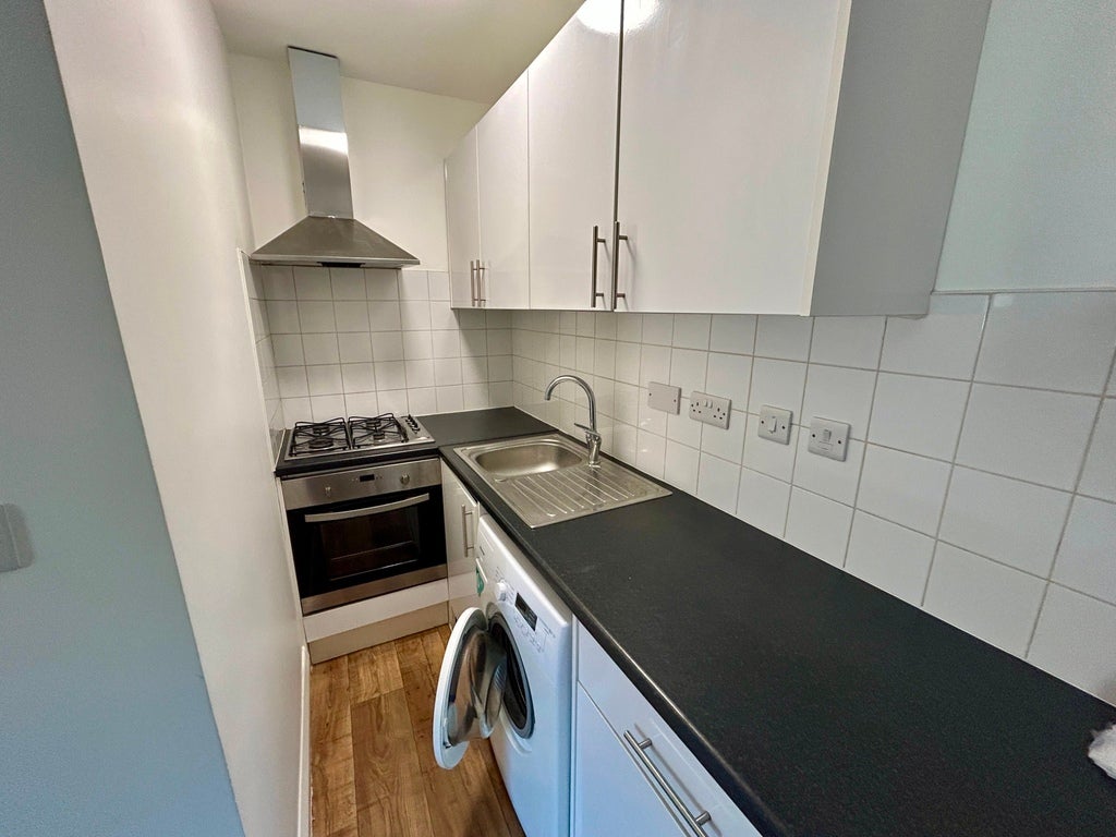 Flat Holdenhurst Road in Bournemouth
