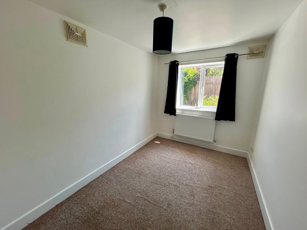 Flat Holdenhurst Road in Bournemouth