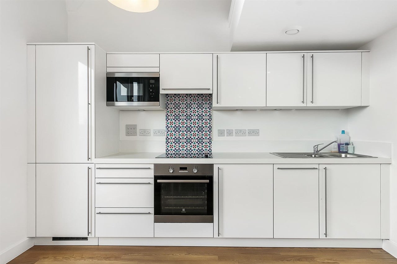 Flat Coldharbour Lane in Greater London