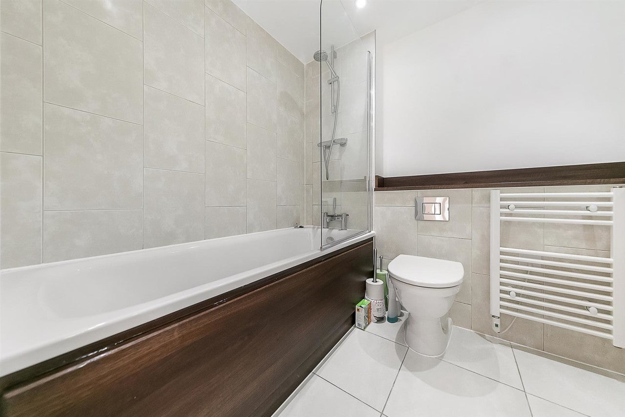 Flat Coldharbour Lane in Greater London