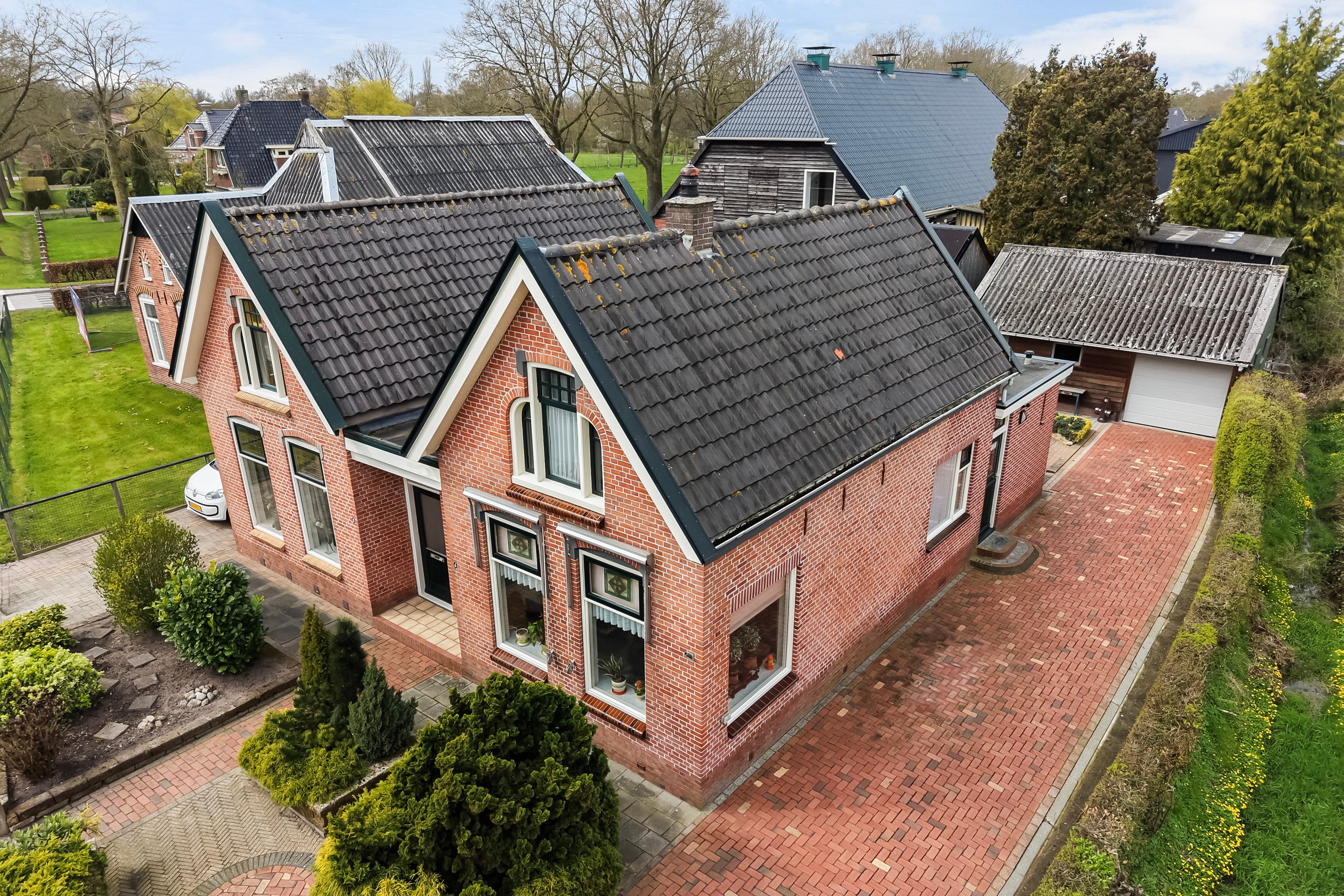 Twee-onder-één-kap te koop: West 4, Buitenpost