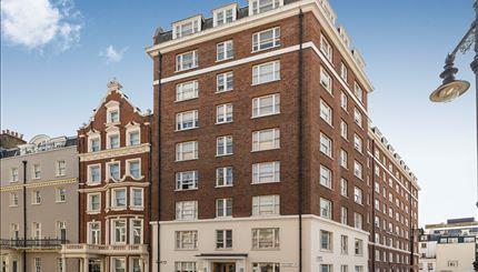 Flat Hill Street in City of Westminster