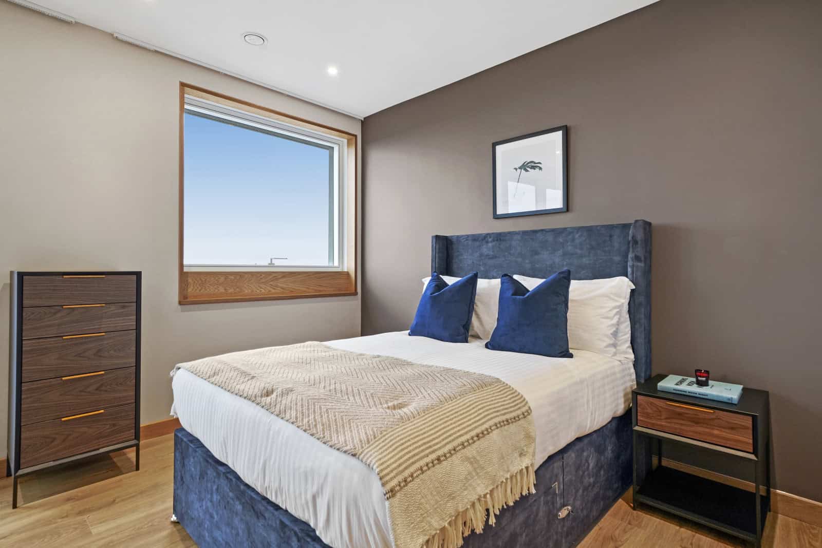 Flat Anthems Way in Greater London