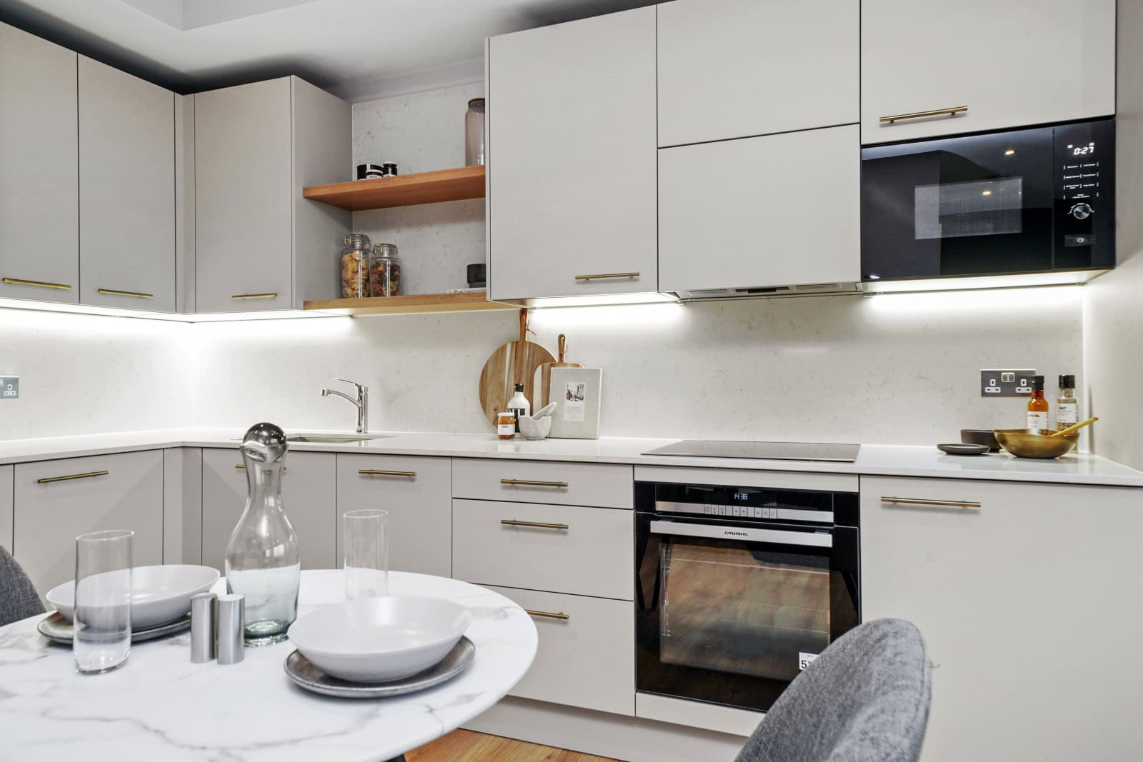 Flat Anthems Way in Greater London