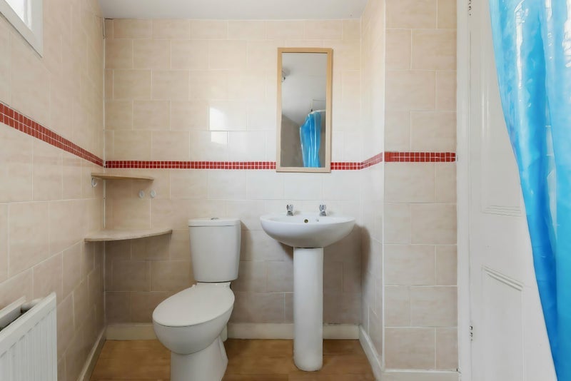 Room Kenwyn Road in Greater London