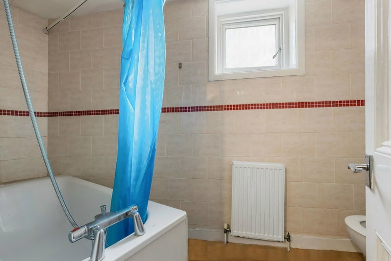 Room Kenwyn Road in Greater London