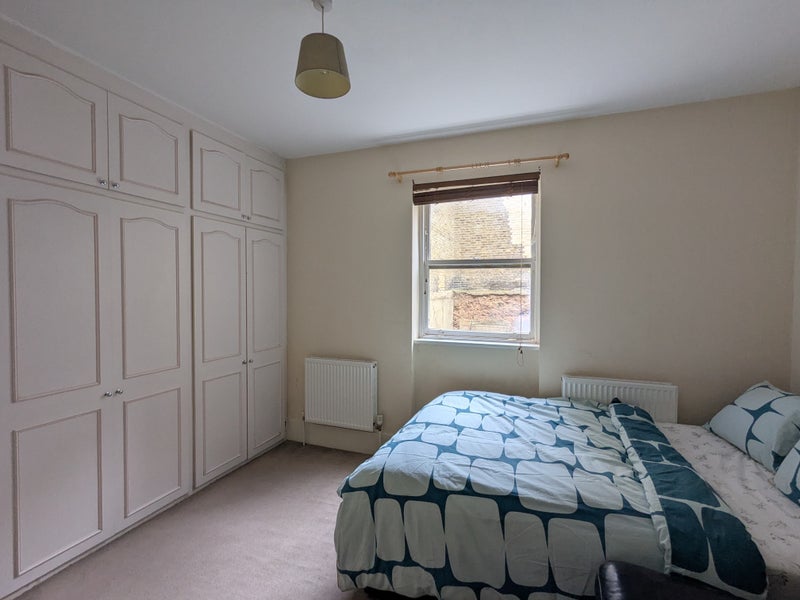 Room Kenwyn Road in Greater London