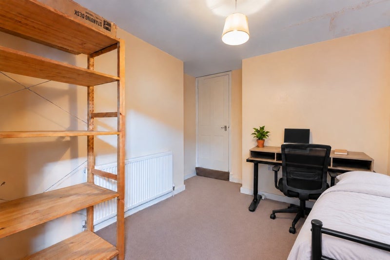 Room Kenwyn Road in Greater London