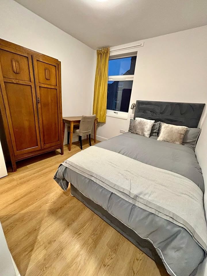 Room Bedford Road in Bootle