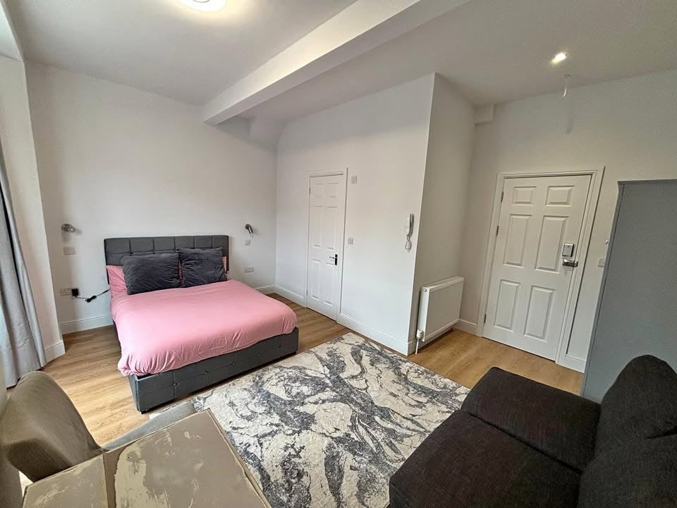 Room Bedford Road in Bootle