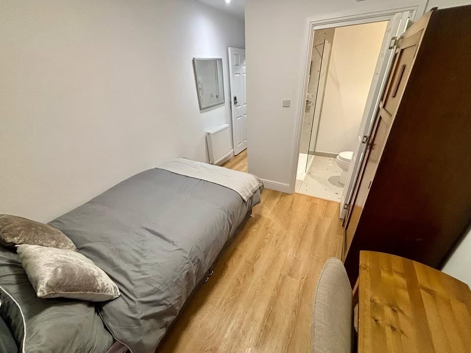 Room Bedford Road in Bootle