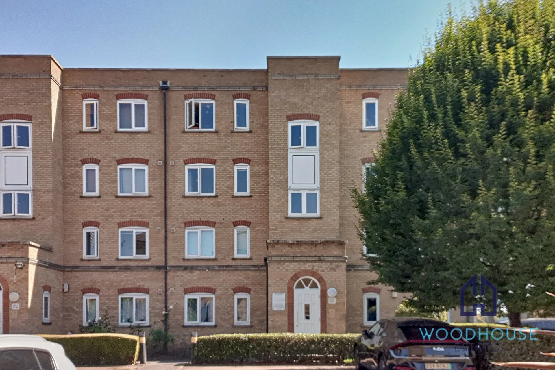 Flat Ferguson Close in Greater London