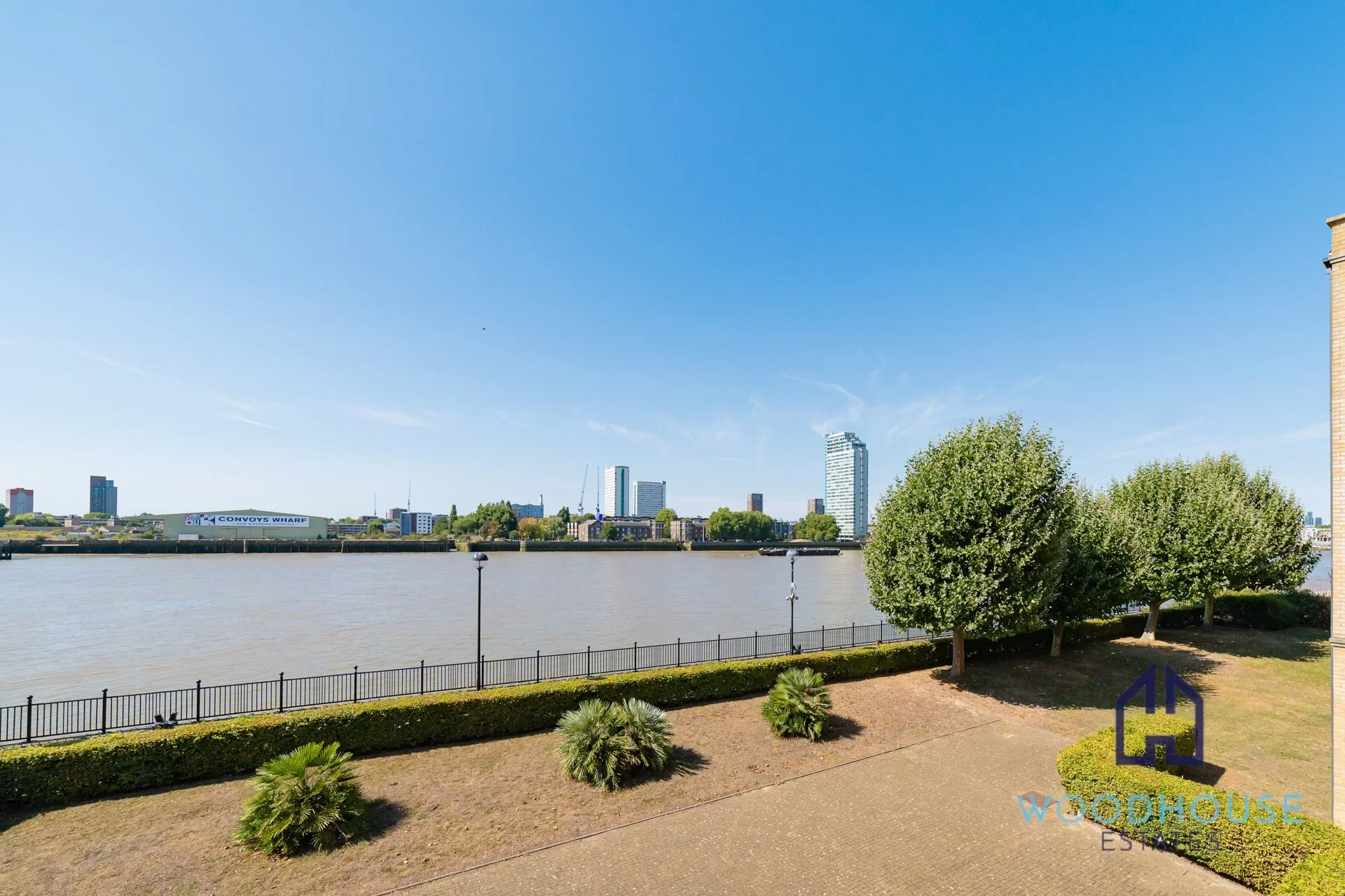Flat Ferguson Close in Greater London