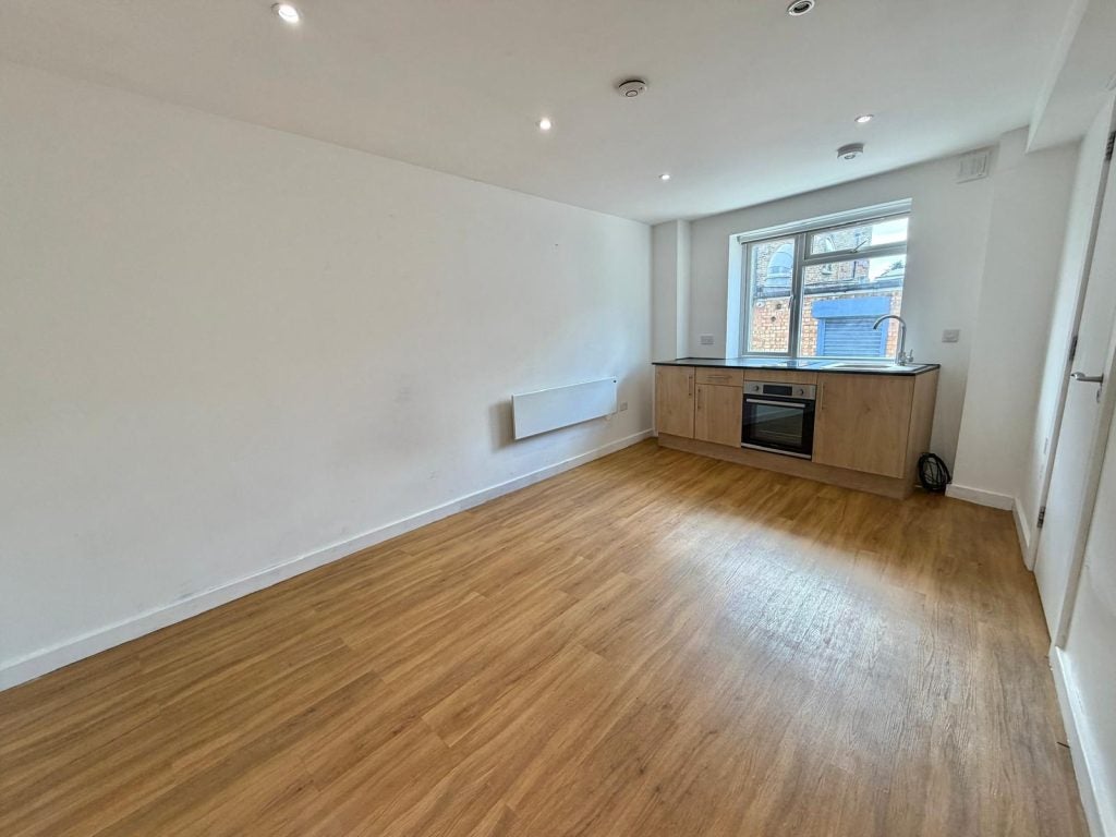 Flat Sunny Place in Greater London