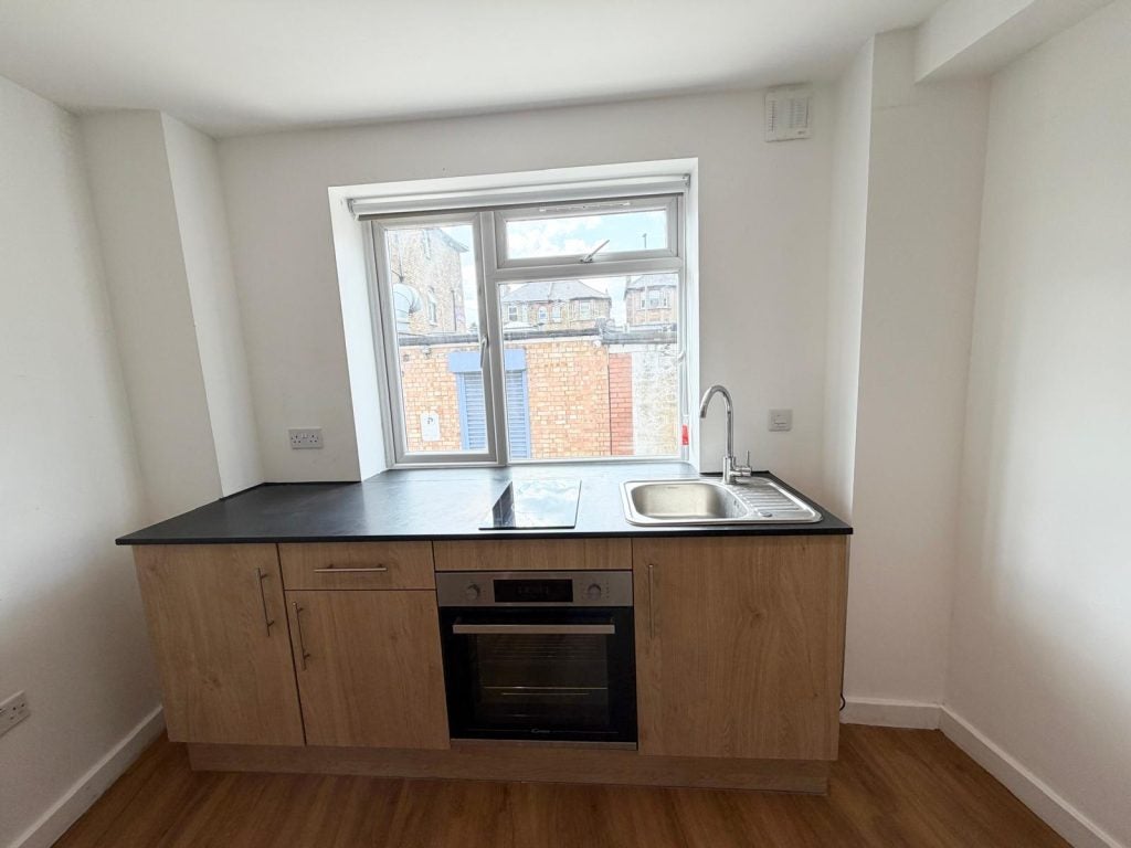 Flat Sunny Place in Greater London