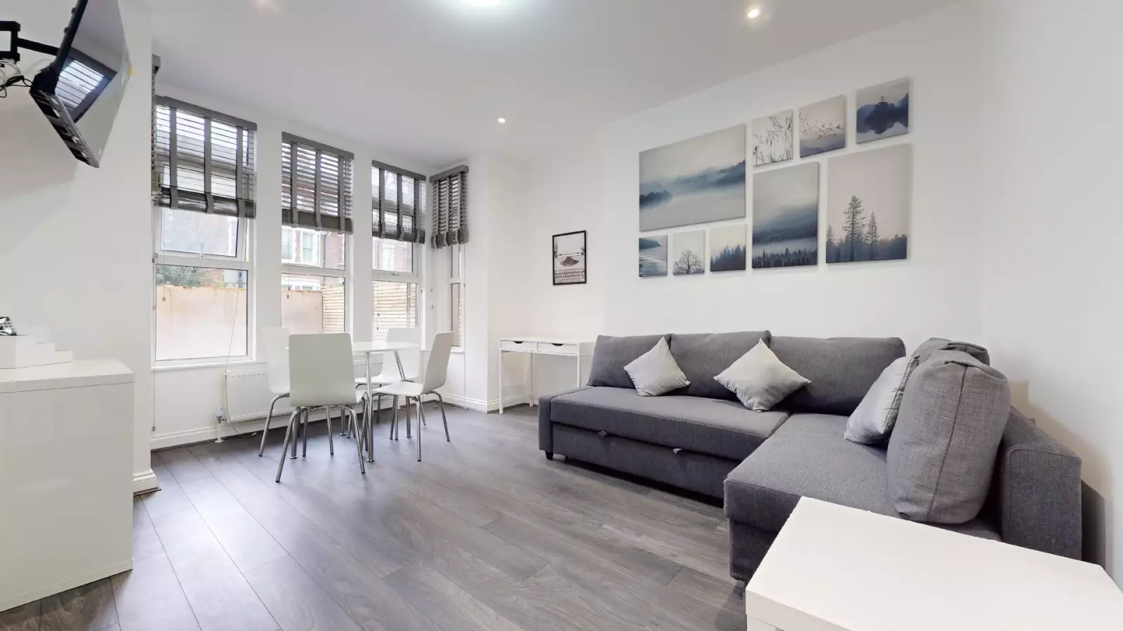 Flat Blenheim Gardens in Greater London