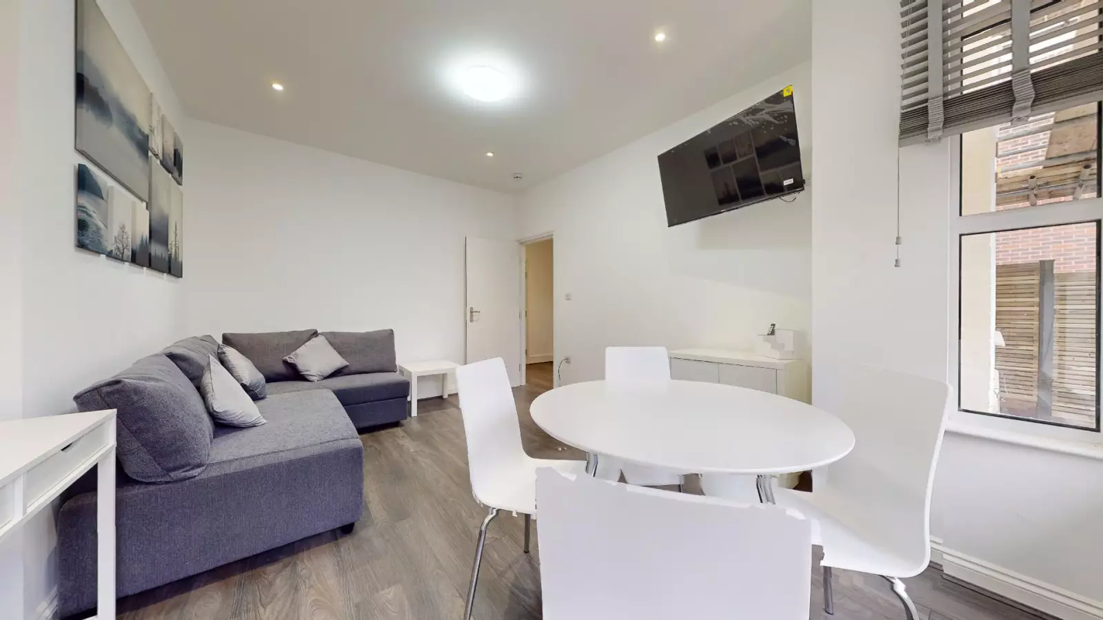 Flat Blenheim Gardens in Greater London