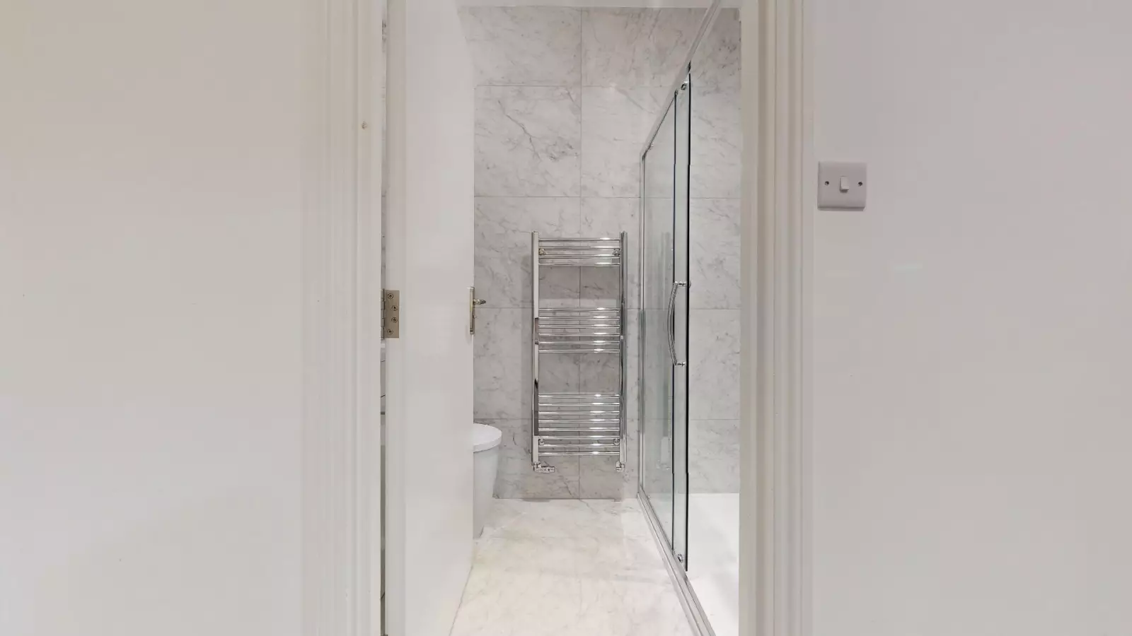 Flat Blenheim Gardens in Greater London