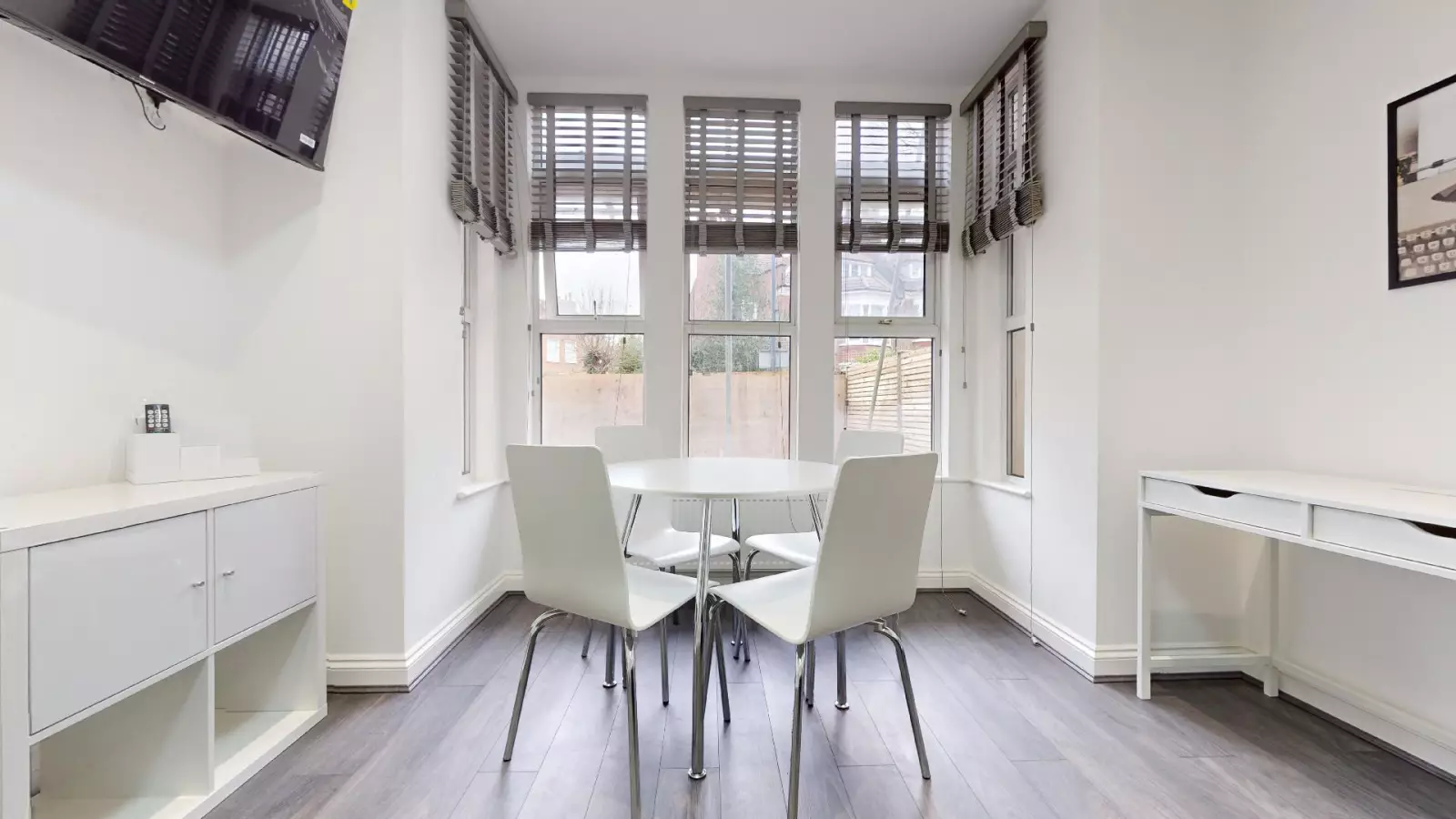 Flat Blenheim Gardens in Greater London