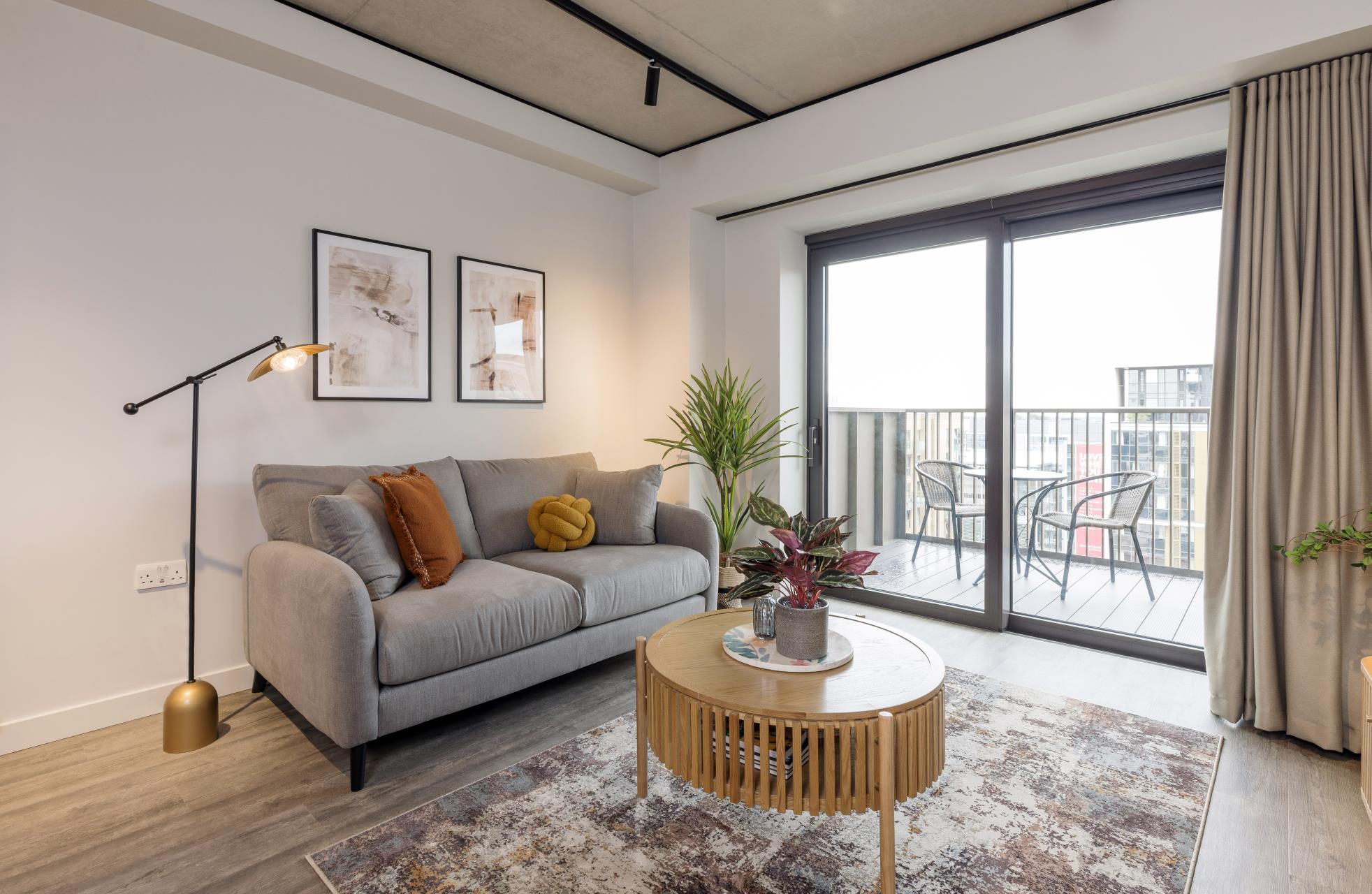 Flat Weaver Walk in Greater London