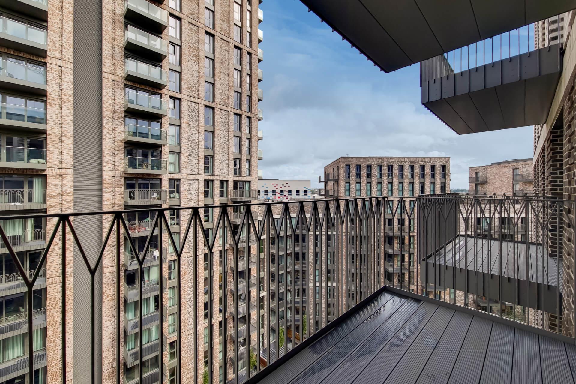 Flat Weaver Walk in Greater London