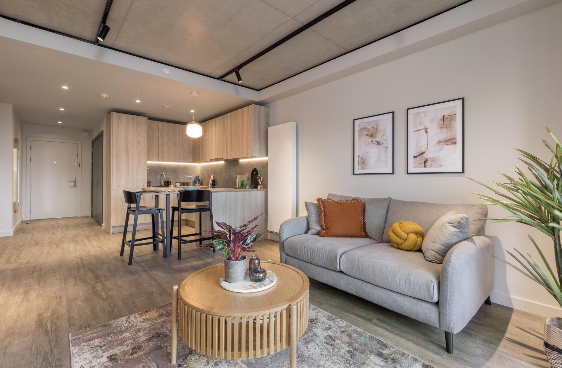 Flat Weaver Walk in Greater London