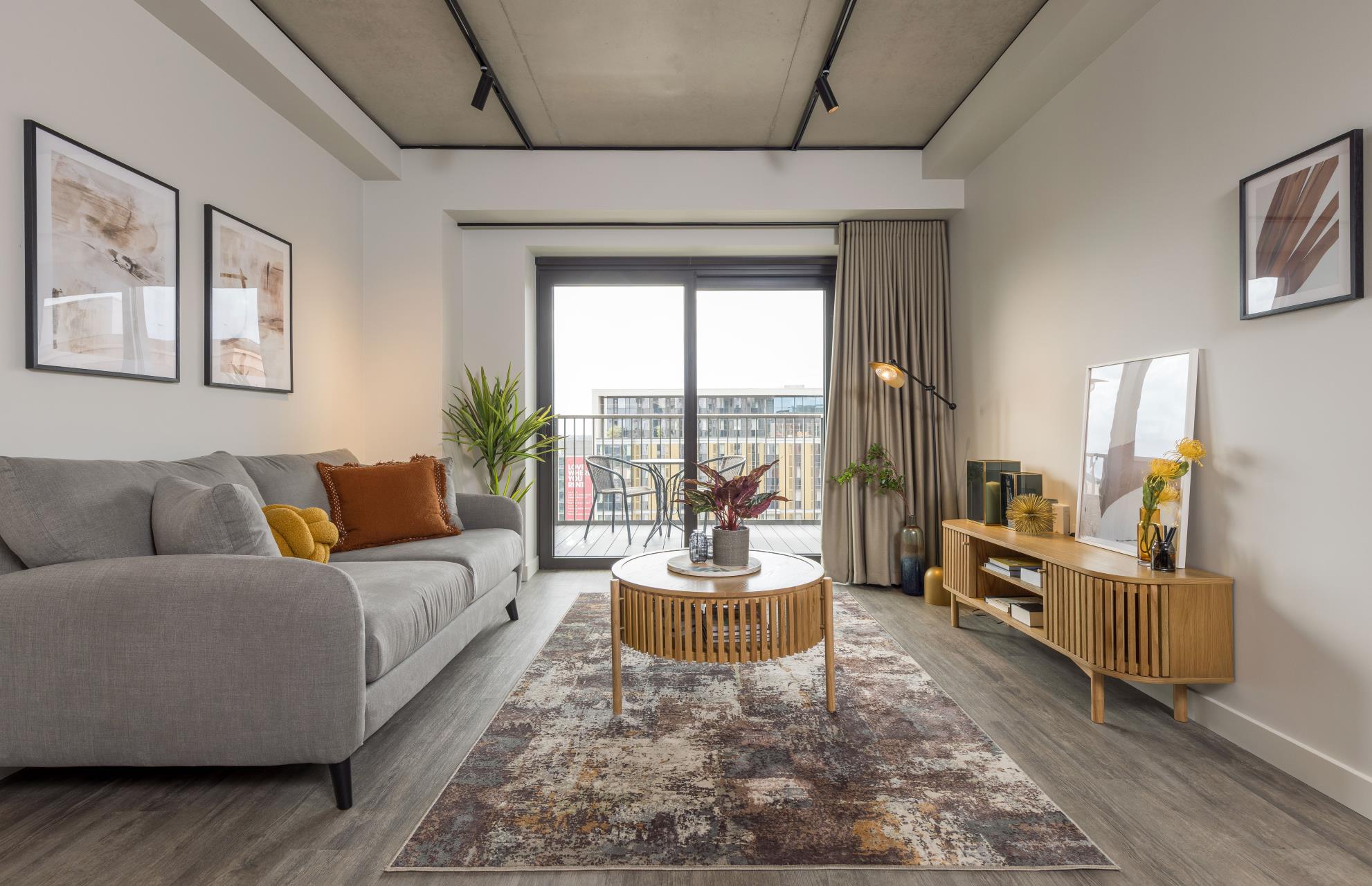 Flat Weaver Walk in Greater London