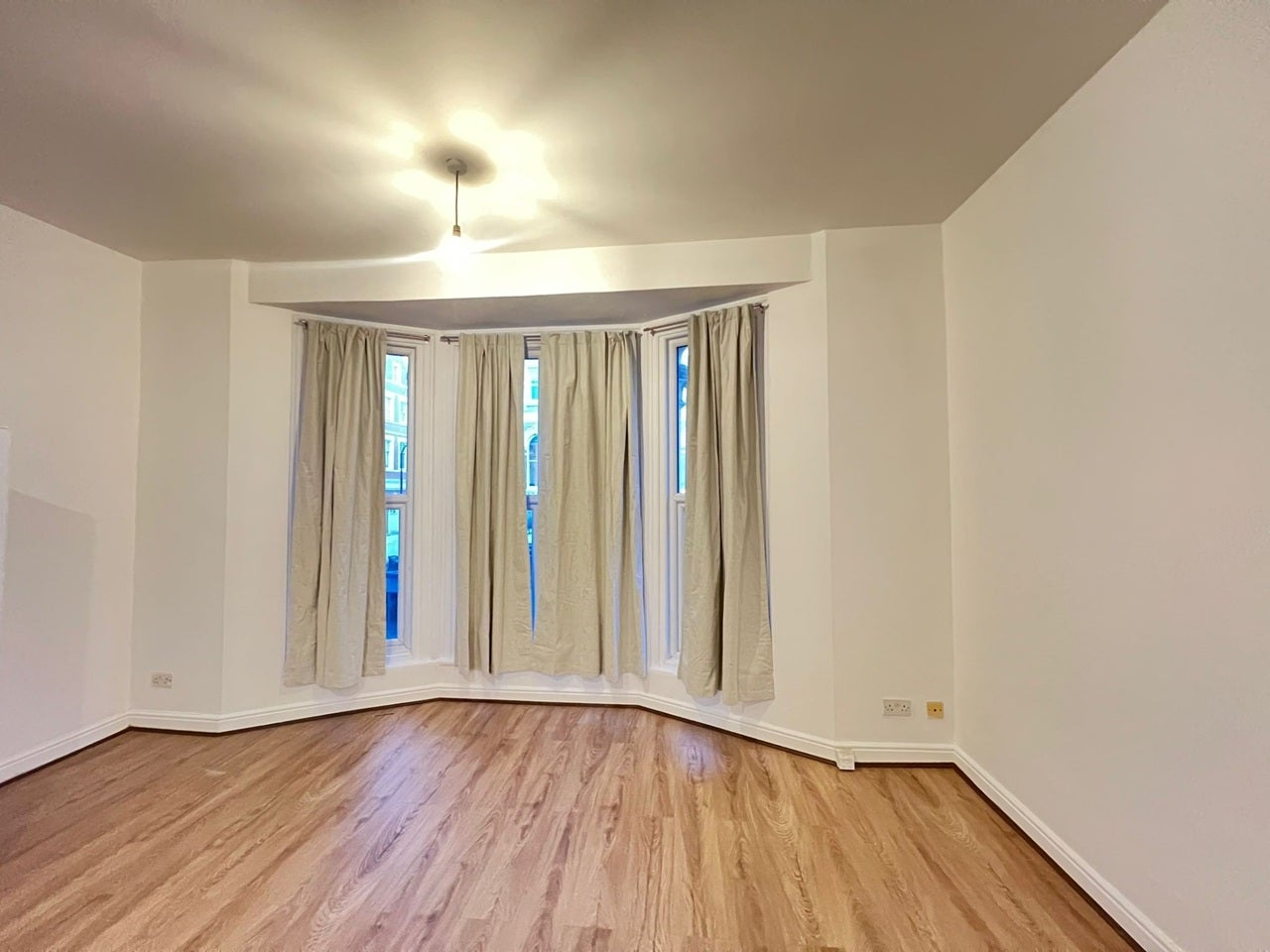 Flat West End Lane in Greater London