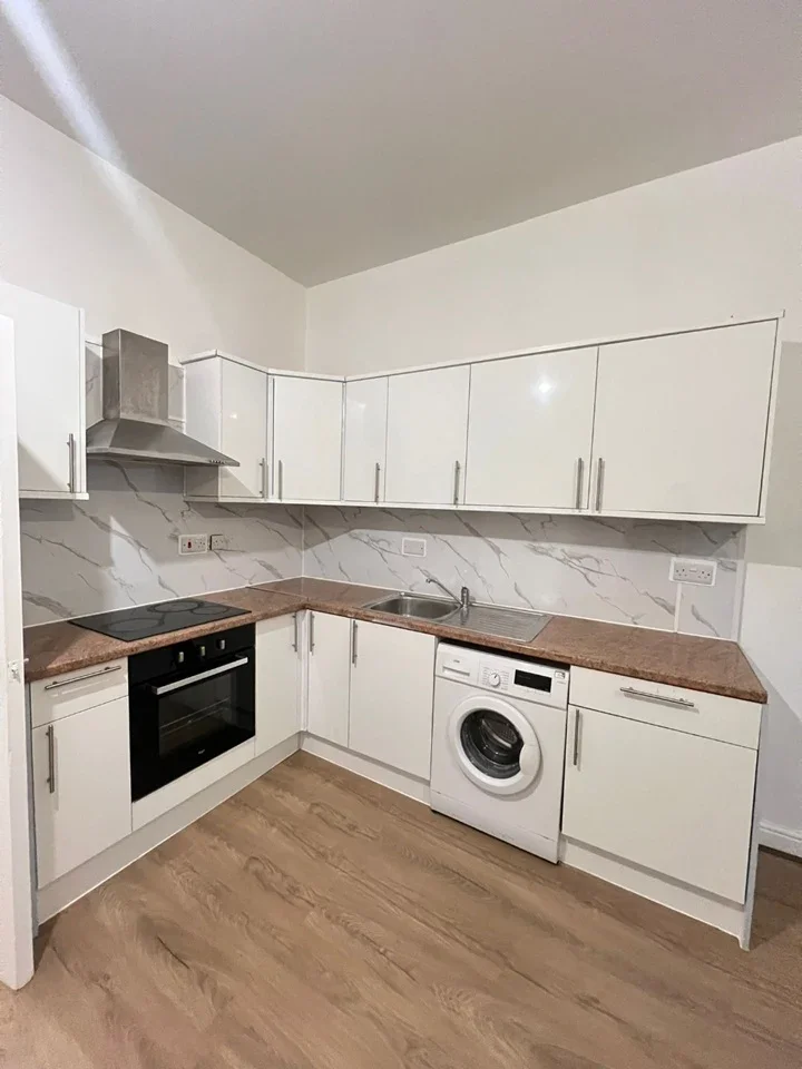 Flat West End Lane in Greater London