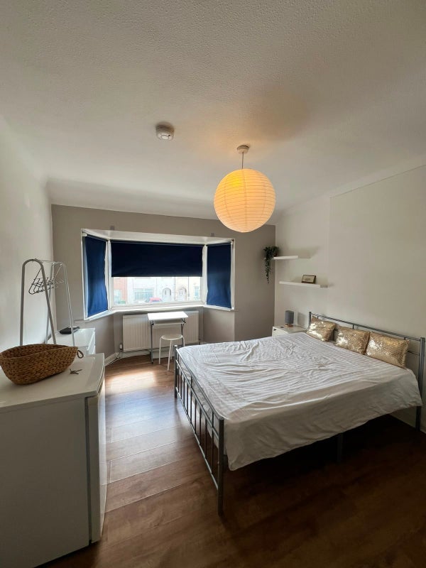 Room Waterloo Road in Greater London