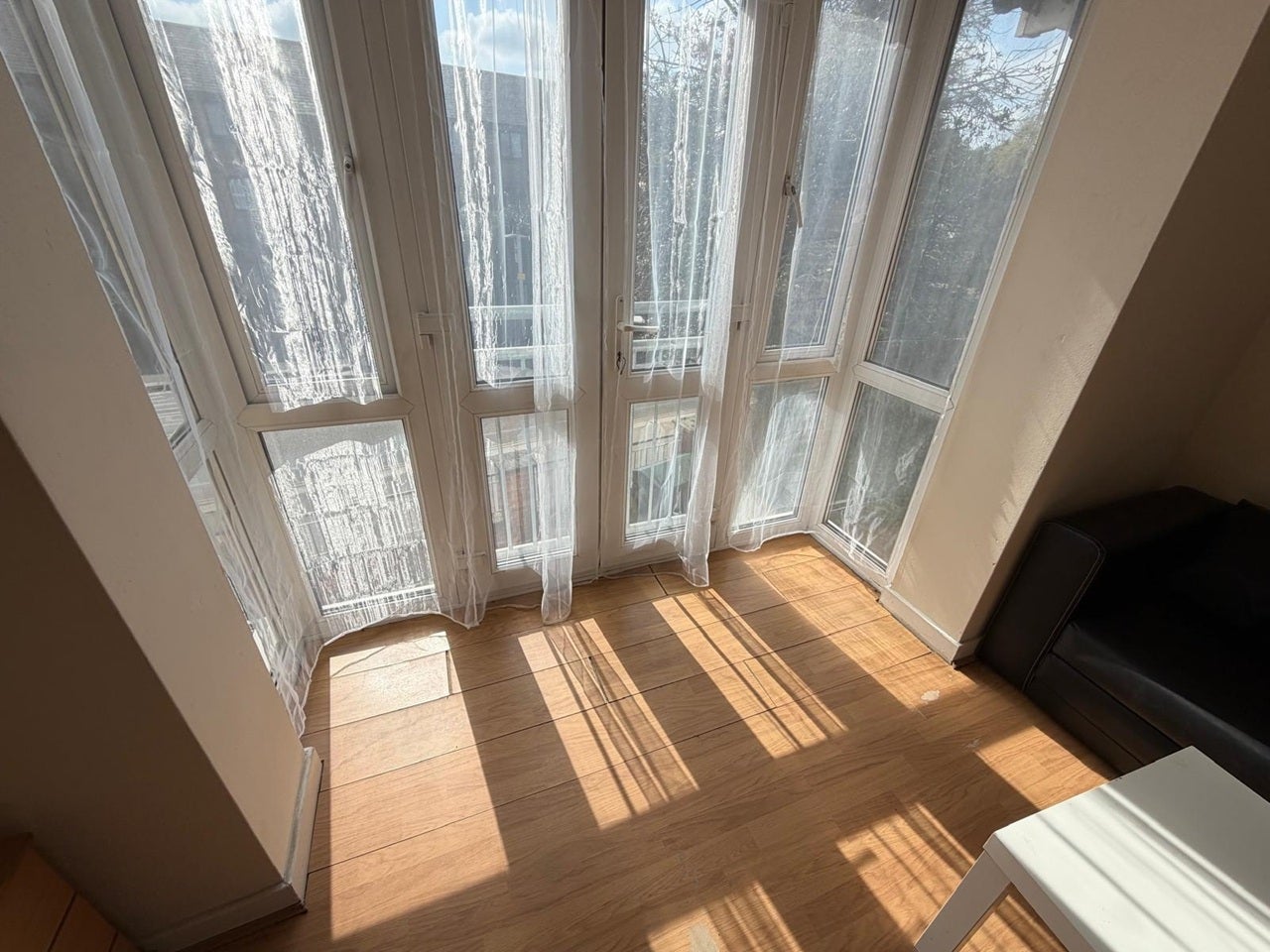 Flat Alice Way in Greater London