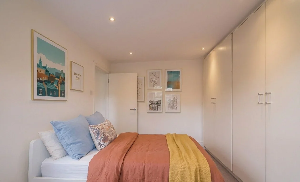 Room Brookville Road in Greater London