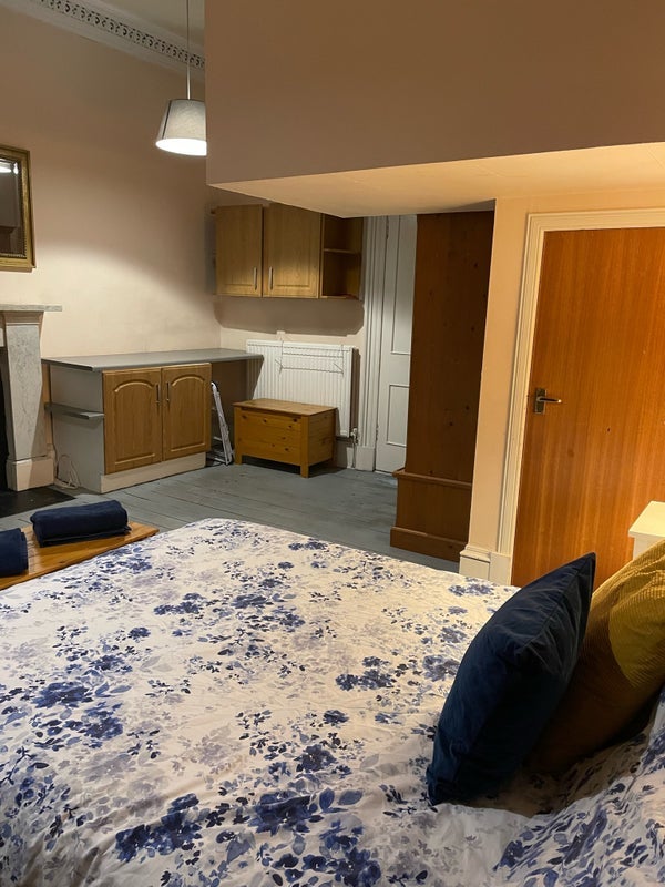 Room Morningside Road in City of Edinburgh
