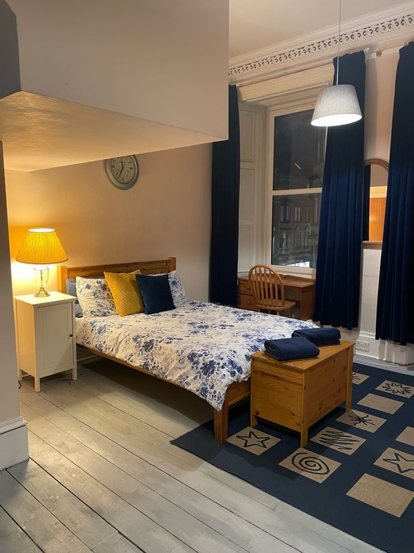 Room Morningside Road in City of Edinburgh