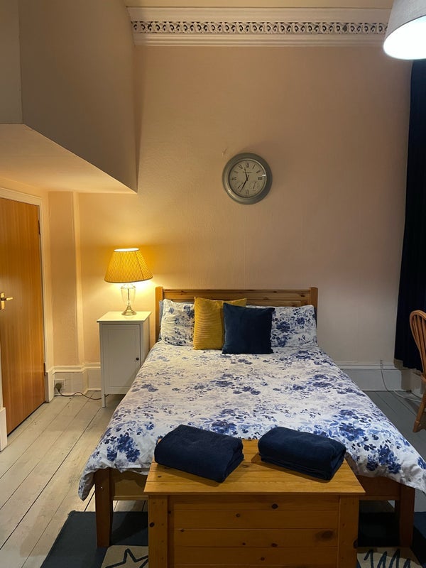 Room Morningside Road in City of Edinburgh