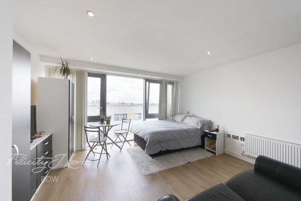 Flat Bow Common Lane in London