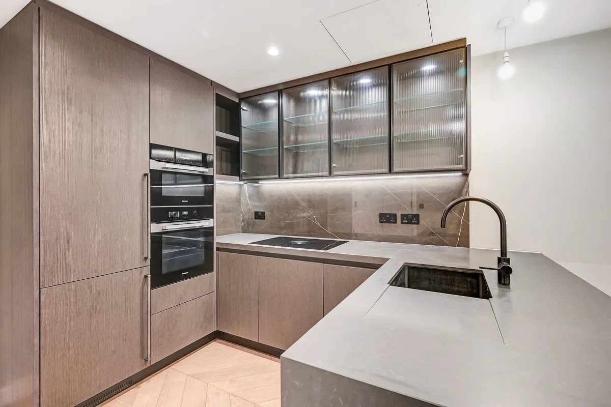 Flat Cleveland Street in Greater London