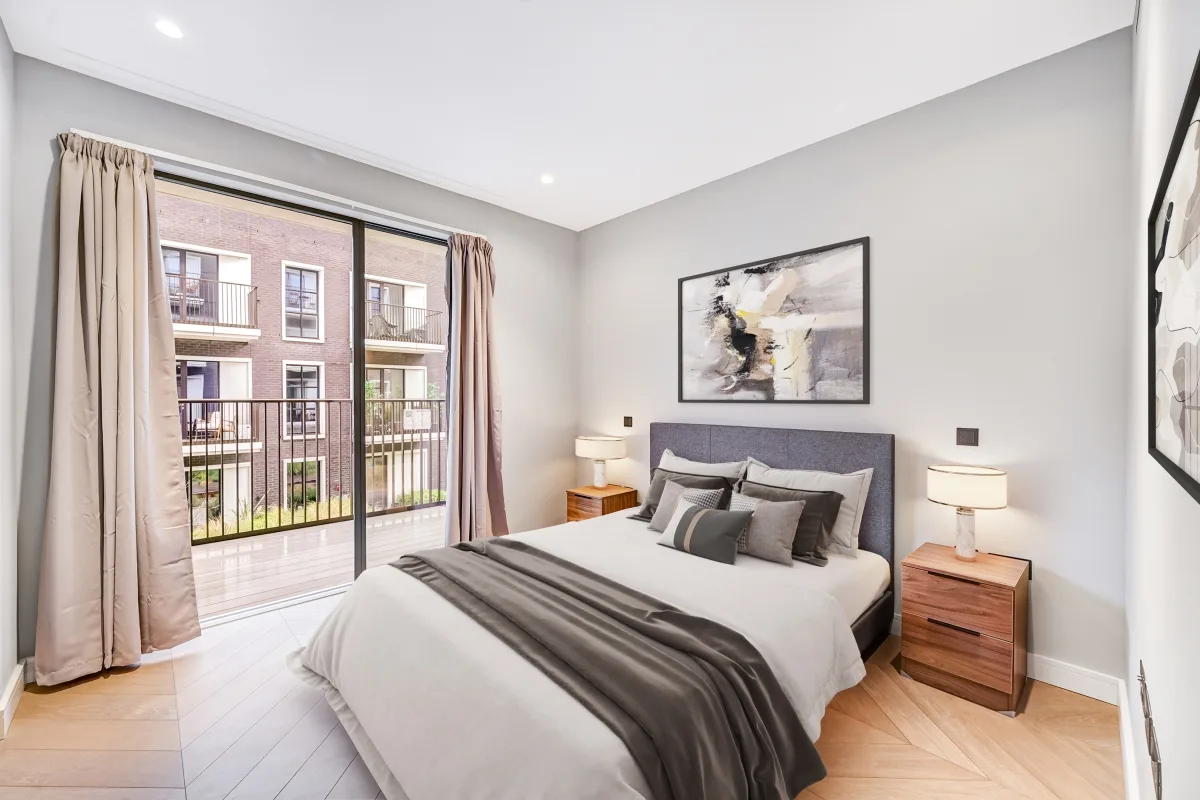 Flat Cleveland Street in Greater London