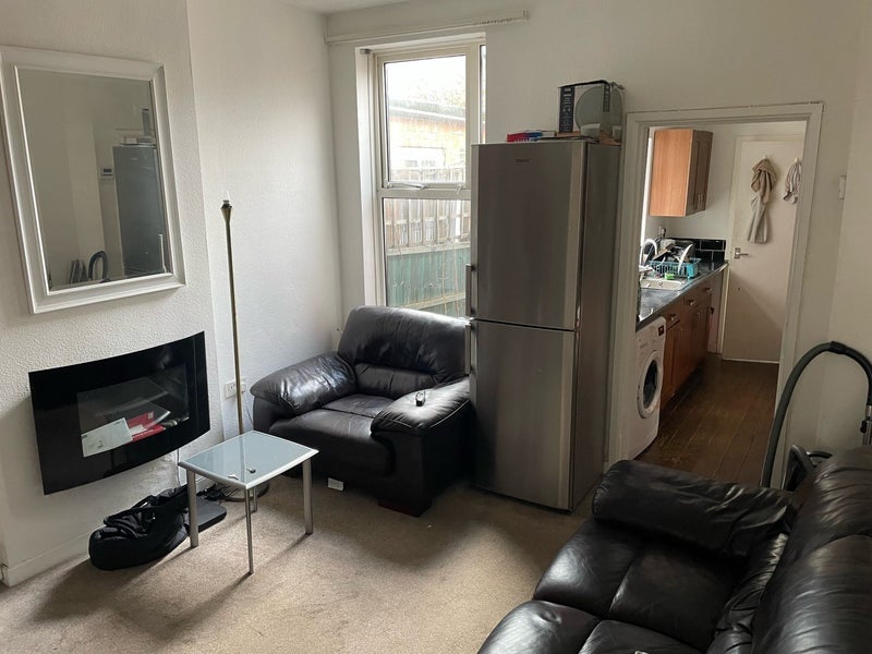 Room Lees Hill Street in Nottingham