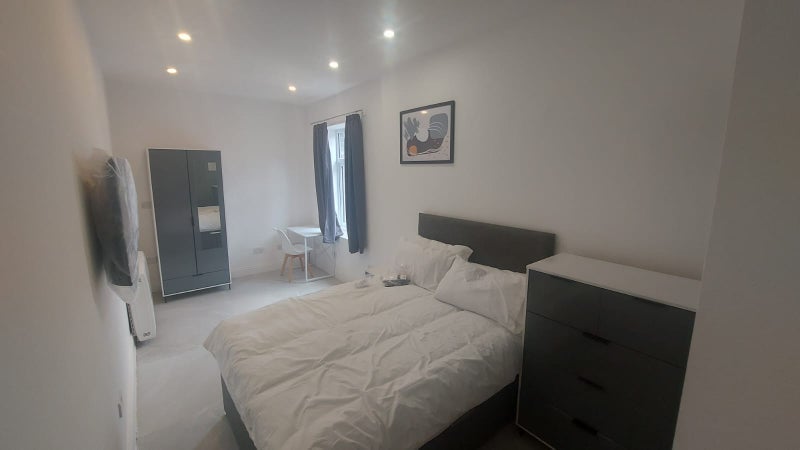 Room Abbey Hills Road in Oldham