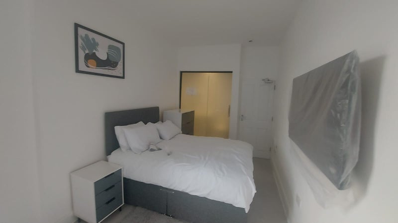 Room Abbey Hills Road in Oldham