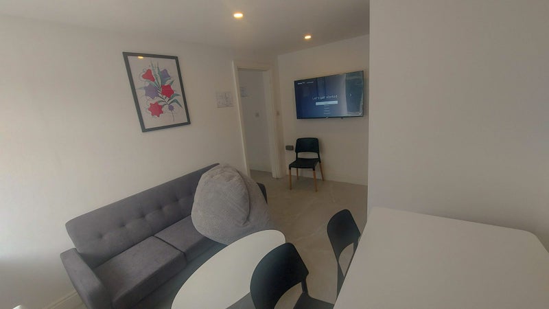 Room Abbey Hills Road in Oldham