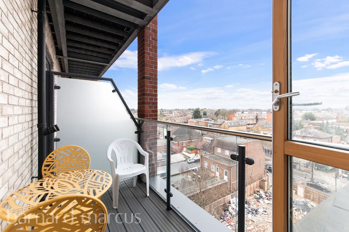 Flat Blagdon Road in Greater London
